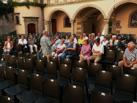 Im Theaterhof beim Stadtrundgang in Konstanz