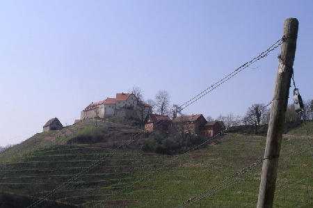 So haben wir sie nicht gesehen: Burg Staufenberg an einem sonnigen Apriltag