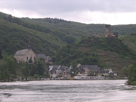 819 Eine Perle an der Mosel: Beilstein mit Burg Metternich