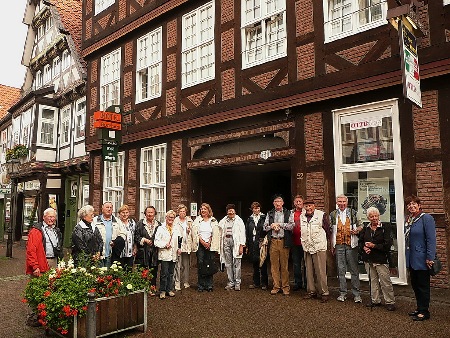 Die Wandergruppe vor dem Hotel Borchers